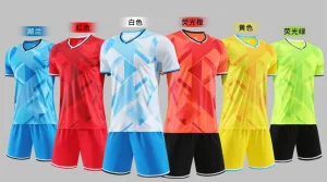 足球队服设计图怎么做：图案、队名号码与样板确认